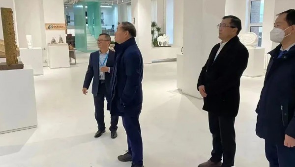 石培文董事長調(diào)研指導(dǎo)如意甘肅?藝術(shù)與文創(chuàng)產(chǎn)品展廳布展工作