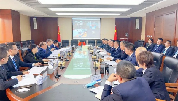 石培文董事長(zhǎng)一行赴投資集團(tuán)、開(kāi)發(fā)建設(shè)公司調(diào)研指導(dǎo)工作